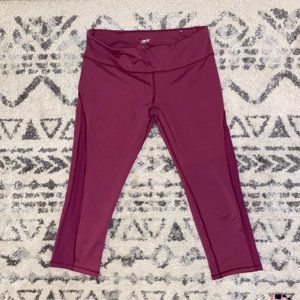 Old Navy Active High-Waisted Go-Dry Crop Leggings in Maroon